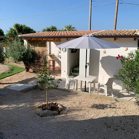 The Poolside Gem Apartman *