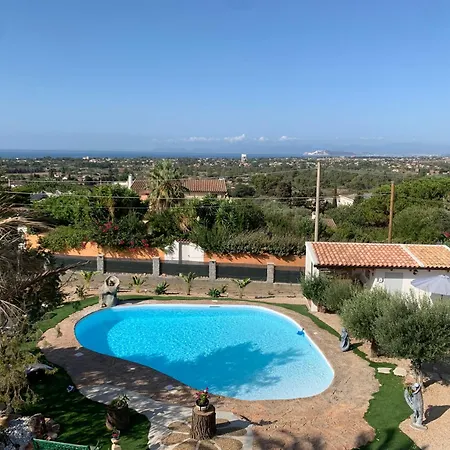 The Poolside Gem Apartman