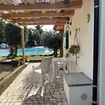 The Poolside Gem شقة