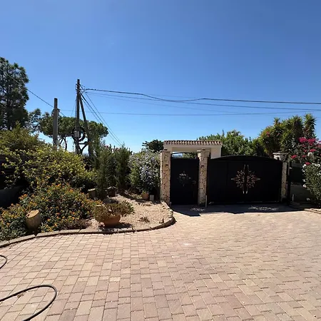 The Poolside Gem Appartement